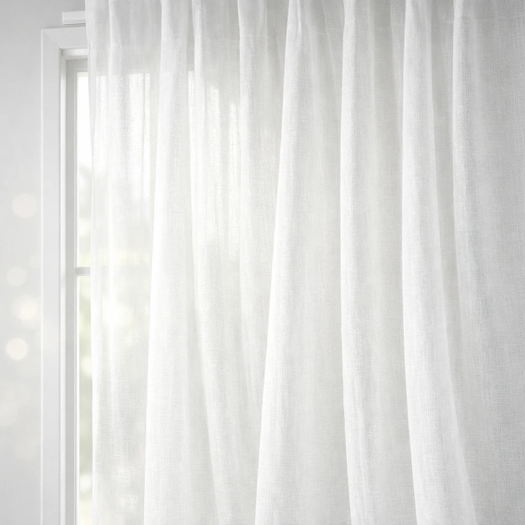 Strakke moderne witte vitrage gordijnen, lichtdoorlatend en tijdloos design.